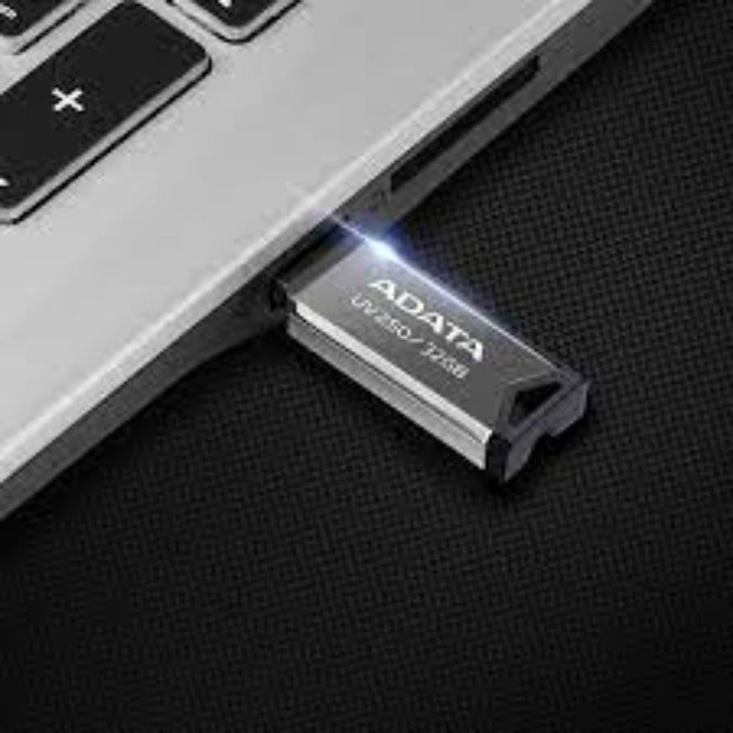 Memoria USB ADATA 64GB (UV250) Color Plata Metalica 2.0