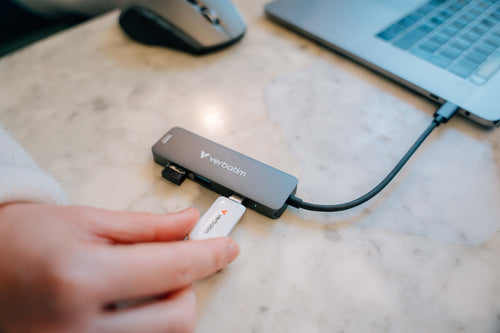 Hub Verbatim Multipuertos USB-C - 4 puertos 100W
