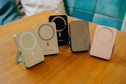 Cargador Magnético Verbatim con carga inalámbrica de vidrio con soporte de 10 000 mah color Gris