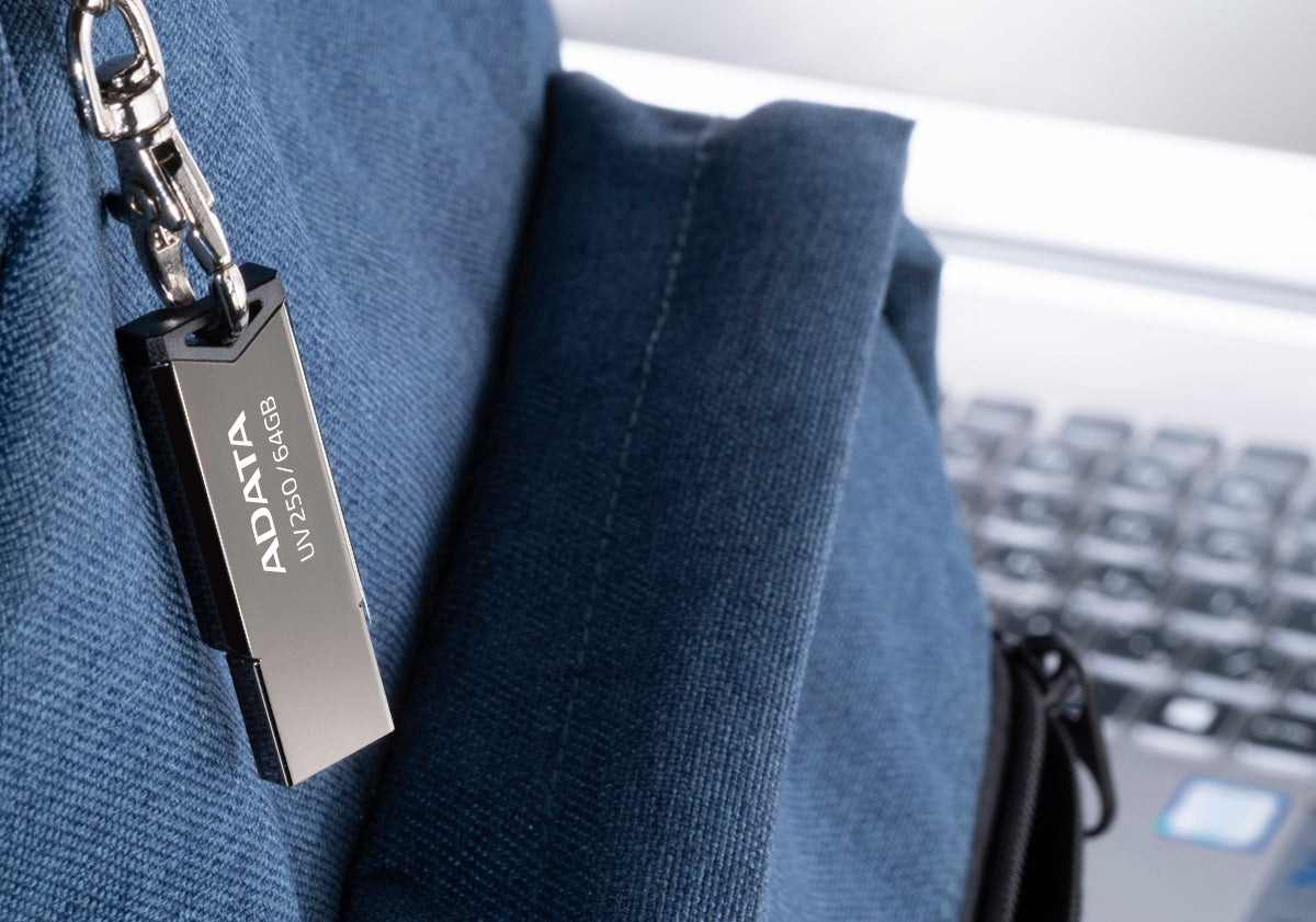 Memoria USB Adata 16 GB UV250 Metálica V2.0 Color Negro-Plata