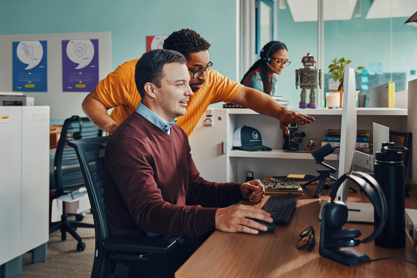 AURICULARES POLYCOM Voyager Focus 2 Microsoft Teams Certified with charge stand Headset