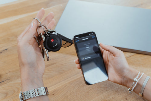 Localizador Verbatim Bluetooth MyFinder Verbatim Blanco y Negro Paquete C/2 Piezas