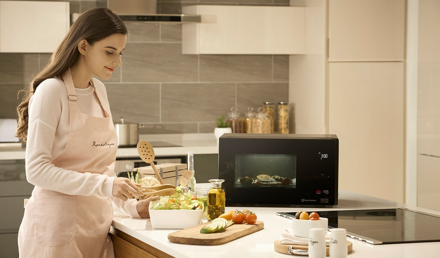 Horno Microondas LG Smart Inverter NeoChef 1.5 pies con Grill negro