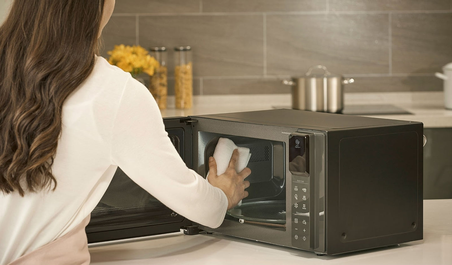 Horno Microondas LG Smart Inverter NeoChef 1.5 pies con Grill negro