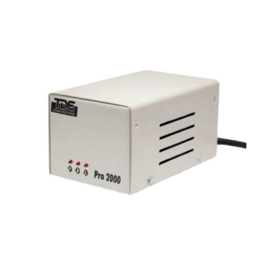 Regulador de Voltaje TDE PRO 2000 Gabinete Metalico 2000W 4 Contactos Voltaje de Operacion 120v Supresor de