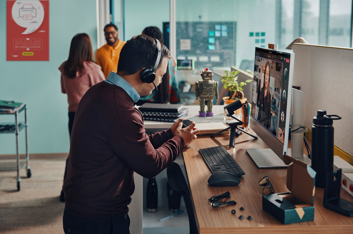 AURICULARES POLYCOM Voyager Focus 2 Microsoft Teams Certified with charge stand Headset
