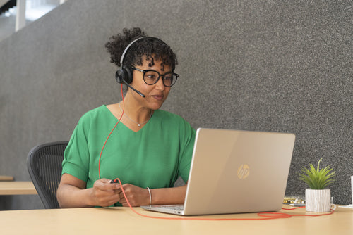 Poly Auriculares estéreo USB-C Blackwire 8225 + Adaptador USB-C/A